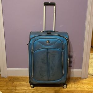 Atlantic 25” Expandable Spinner Luggage